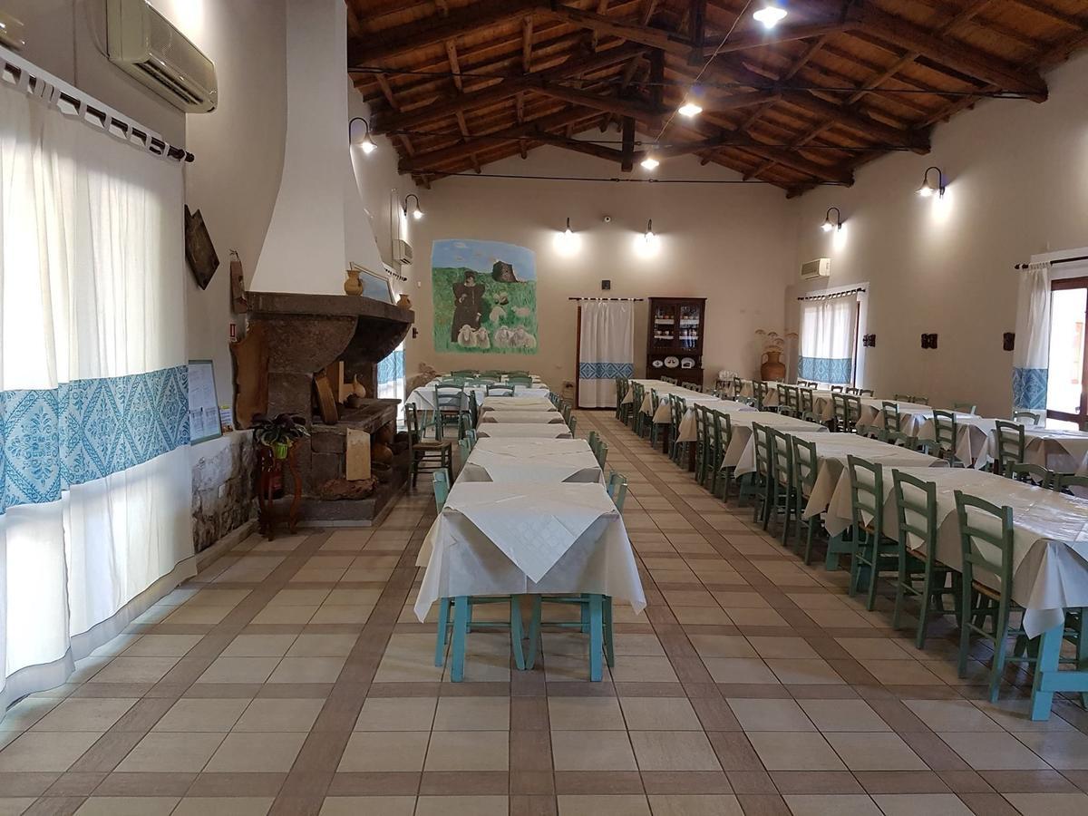 Agriturismo Agrifoglio San Giovanni Suèrgiu Exterior foto